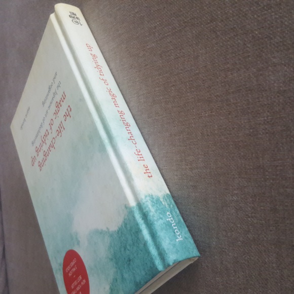 The Life-Changing Magic of Tidying Up, by Marie Kondo - Picture 3 of 7